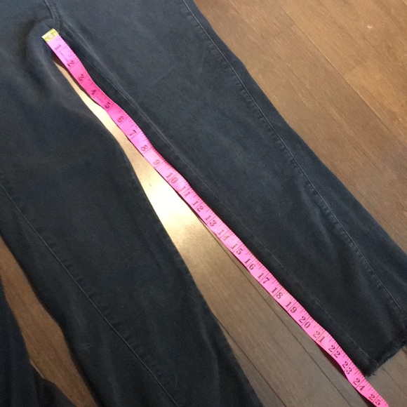 Paige Cropped Julia Jeans - Picture 11 of 12